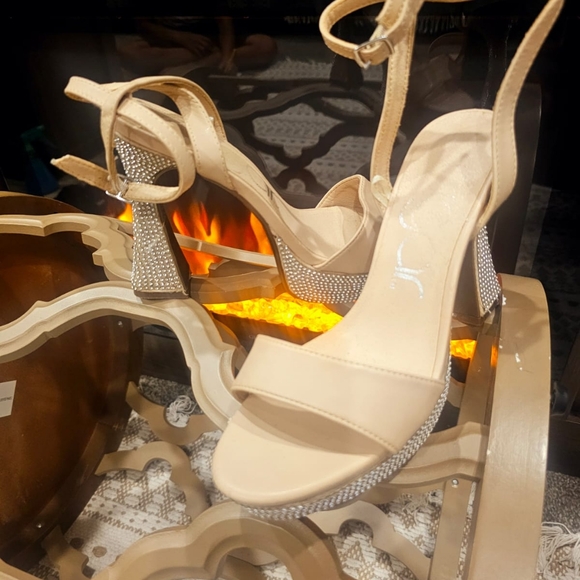 Heels - Picture 4 of 8